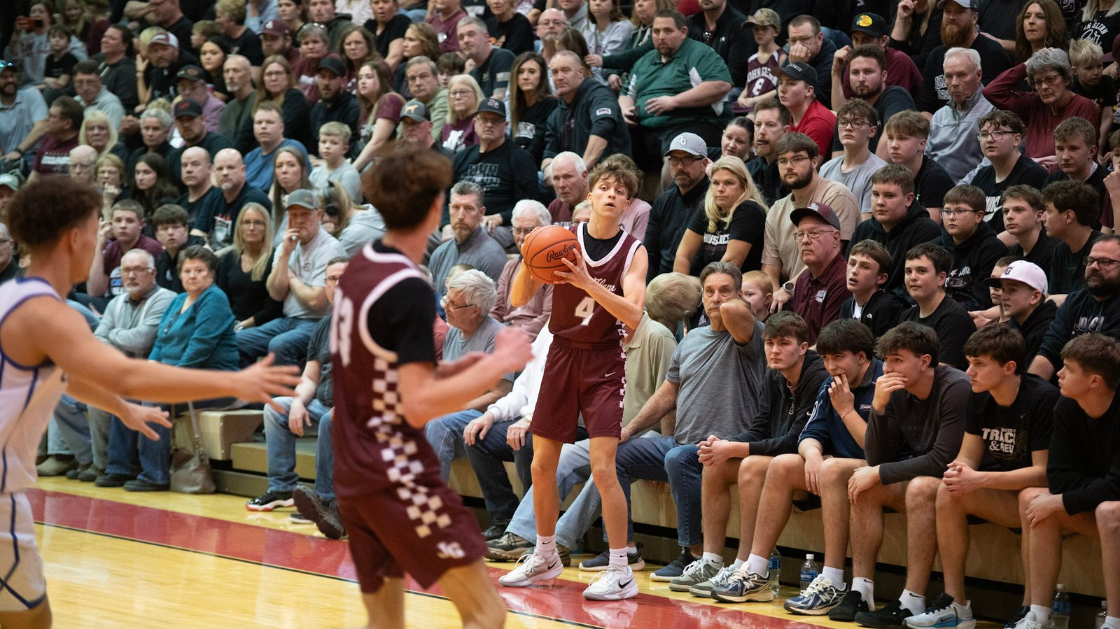 John Glenn’s Quentin Yanosik passes the ball to Stehl Bates during the Cambridge playoff game.
